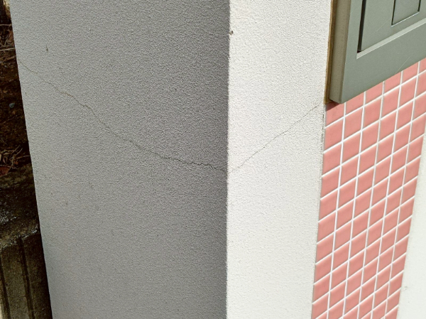 市原市H様_門柱ヒビ施工前