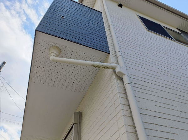 千葉市緑区H様_軒天と雨樋汚れ