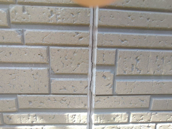 千葉市中央区_M様施工前シーリングひび