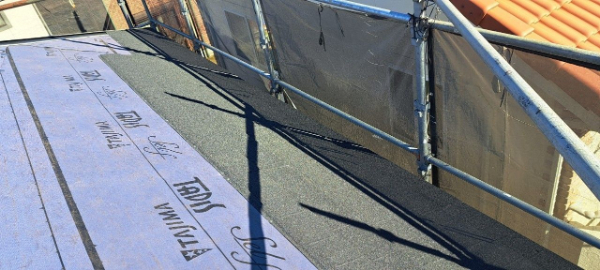 千葉市緑区I様_屋根カバー施工中