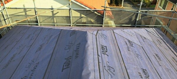 千葉市緑区I様_屋根カバー施工中2