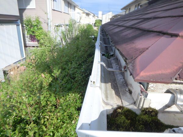 千葉市緑区M様-屋根外壁塗装-屋根施工前雨どい